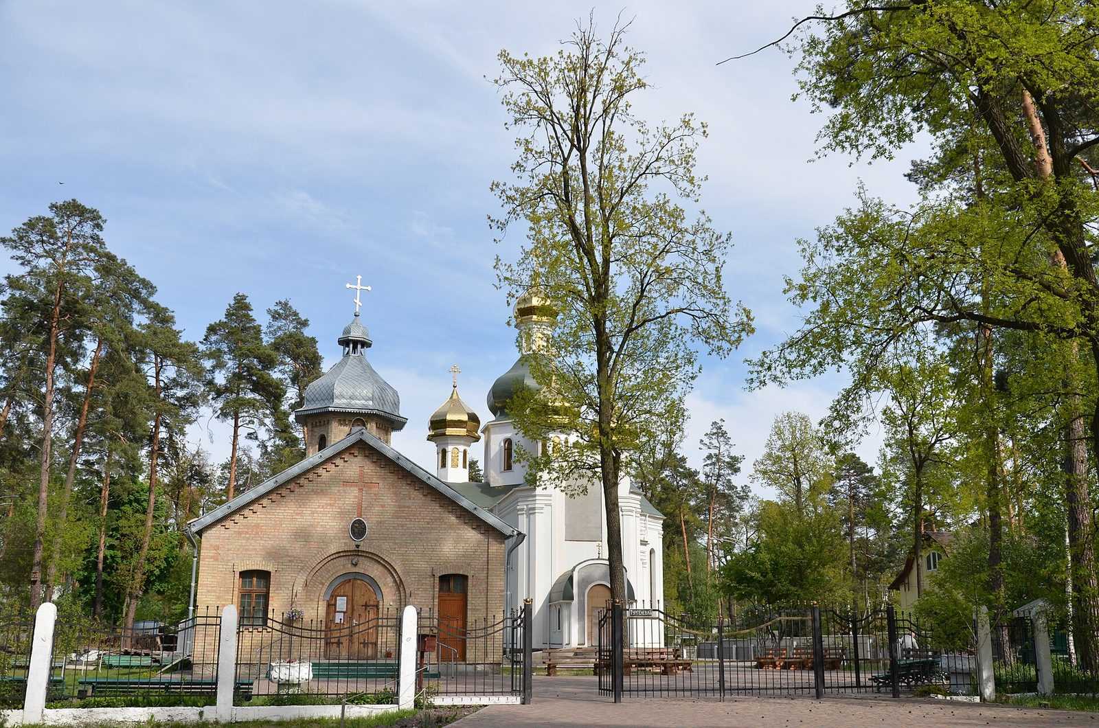 Церква апостолів Петра і Павла в Лісовій Бучі